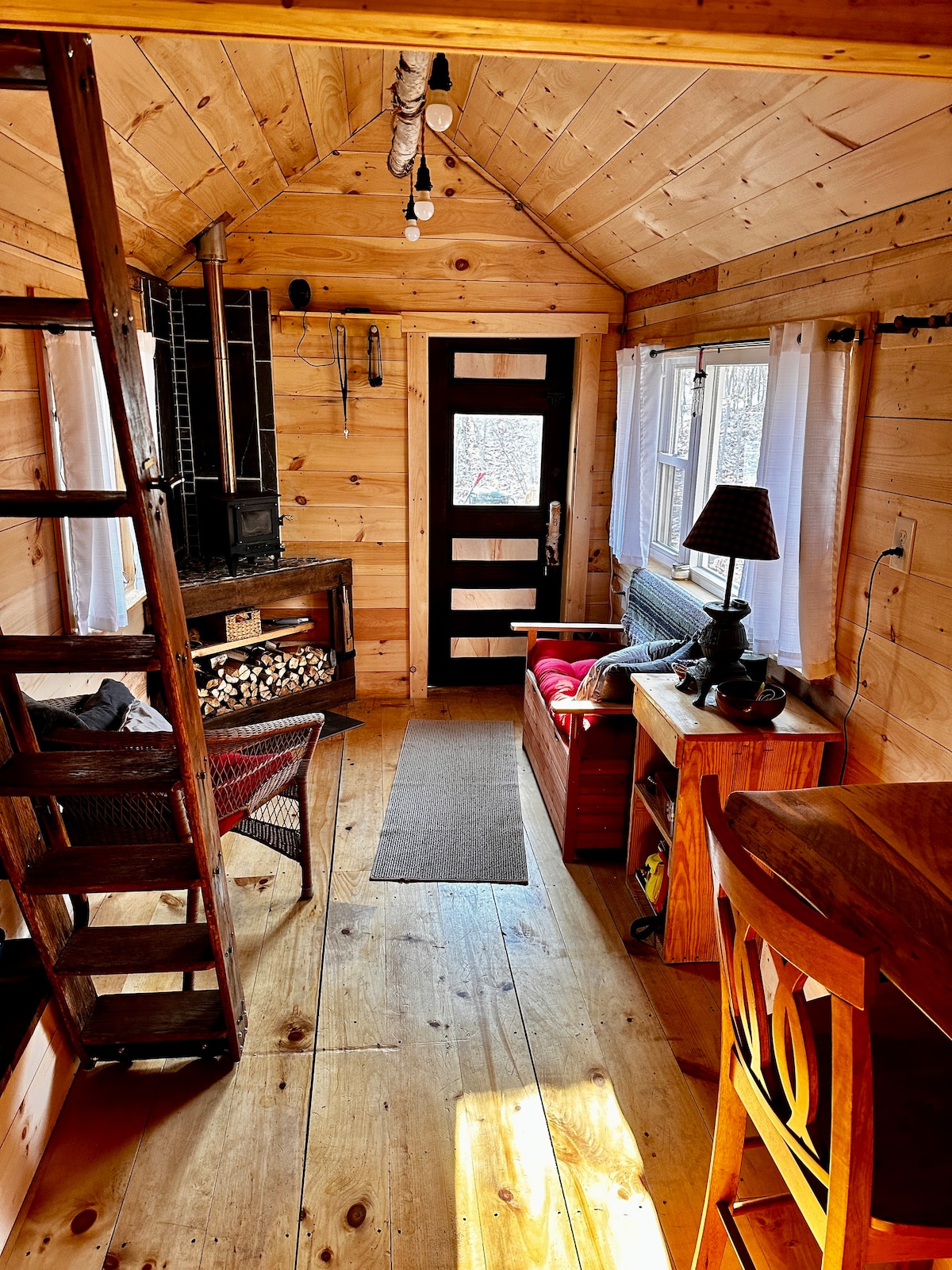 Tiny House - Cabin on 100 Acres