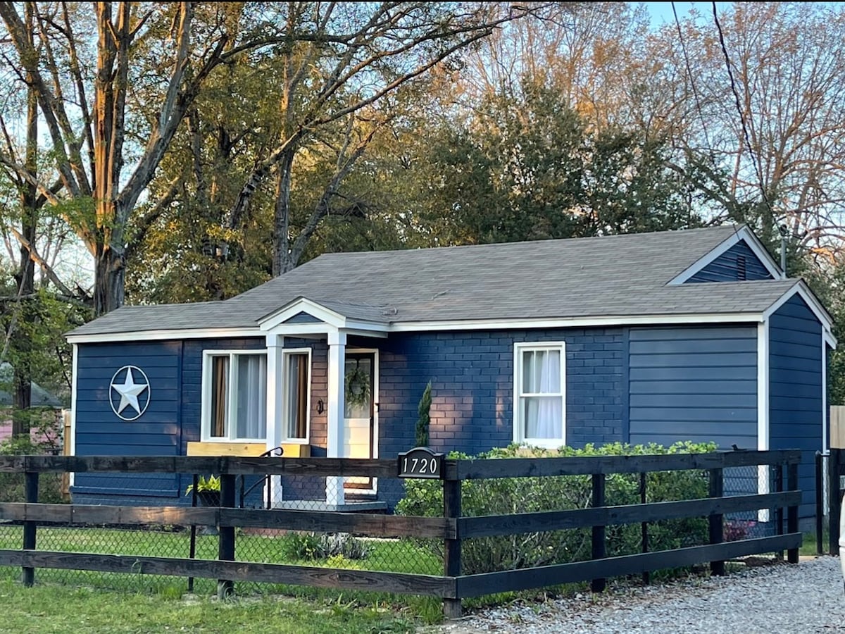 Trotter's Cottage- Close to Bruces Field