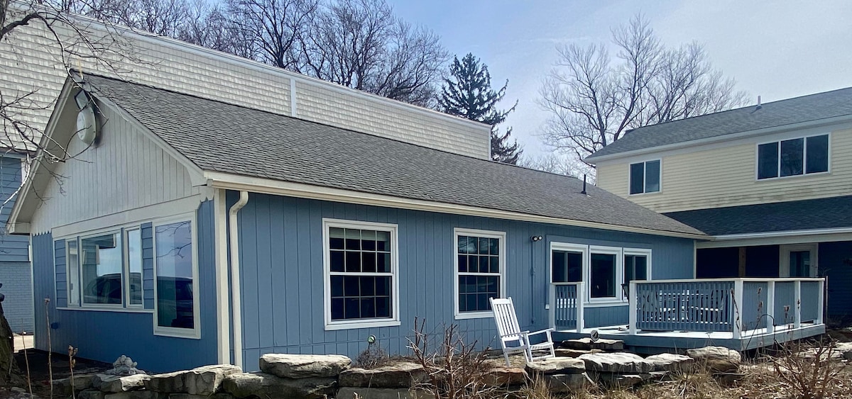 Abby's Tranquil Lakeside Cottage