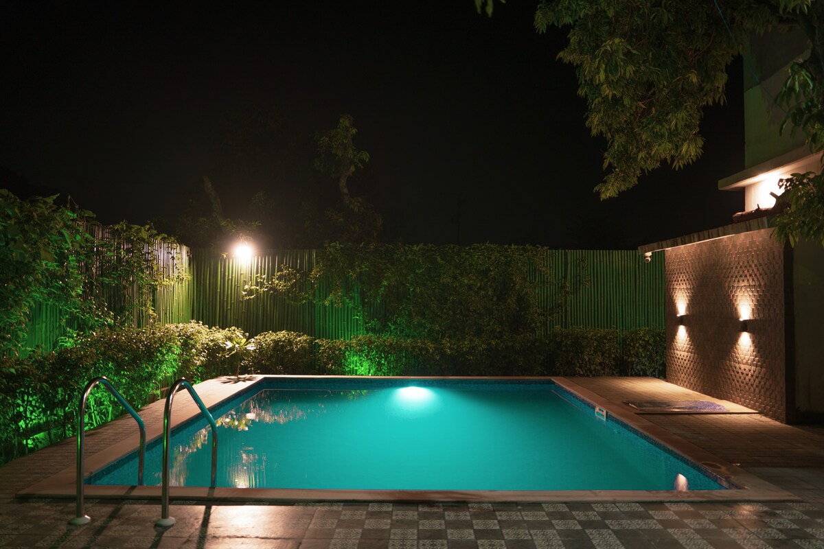 Luxury Pvt. Room 1 with shared pool in Jim Corbett