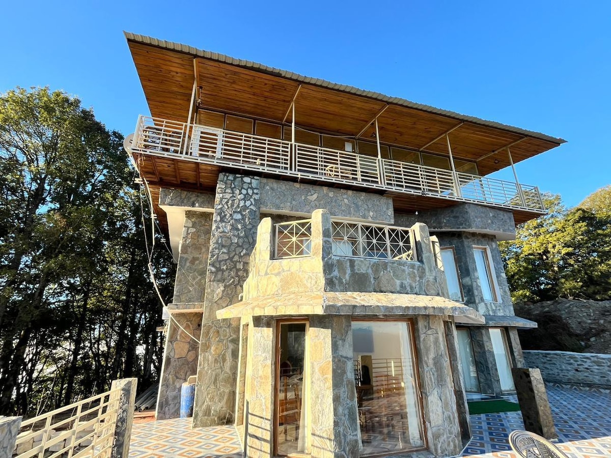 Luxury Villa overlooking entire Himalayan range