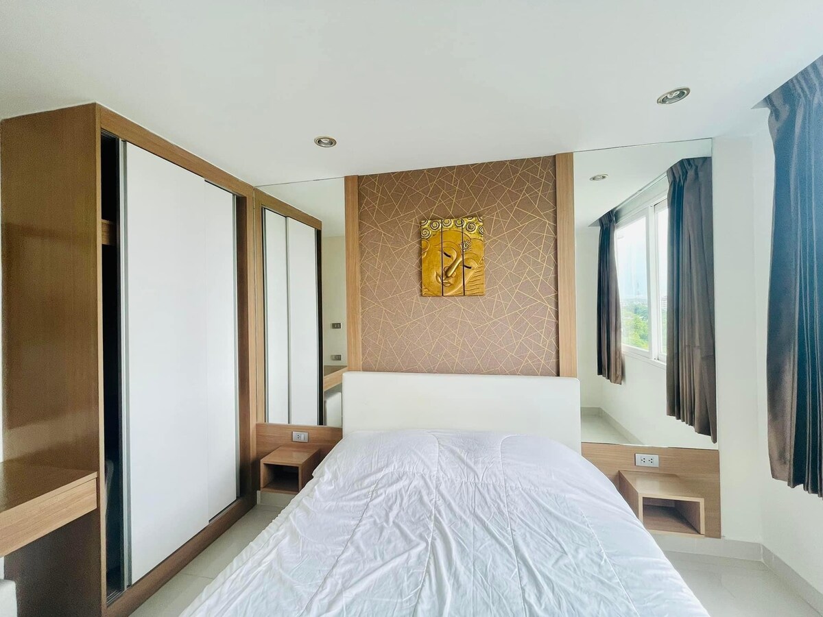 Amazon 2-Bedroom Apartment