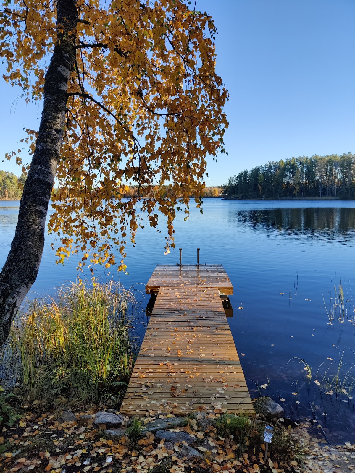 Mökkinautintoa järvimaisemassa