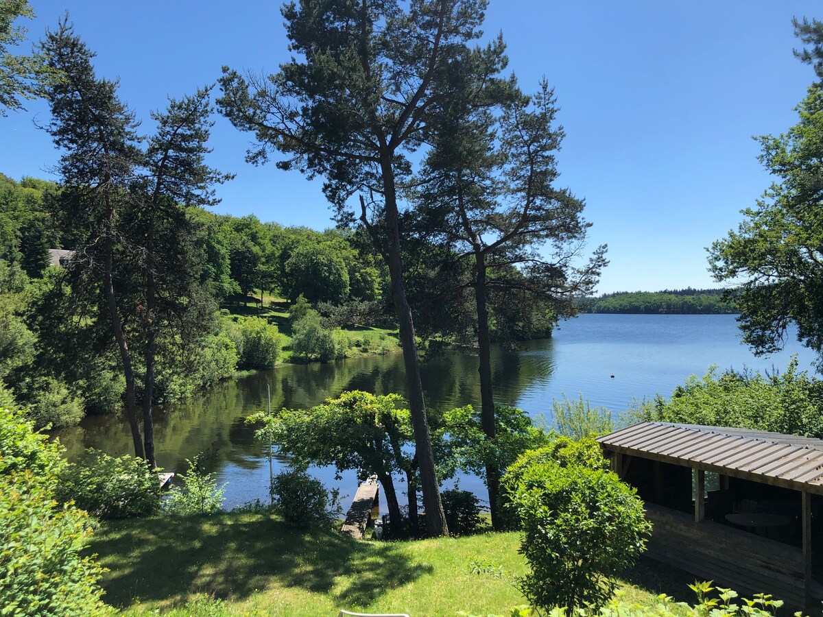 Maison au bord du lac