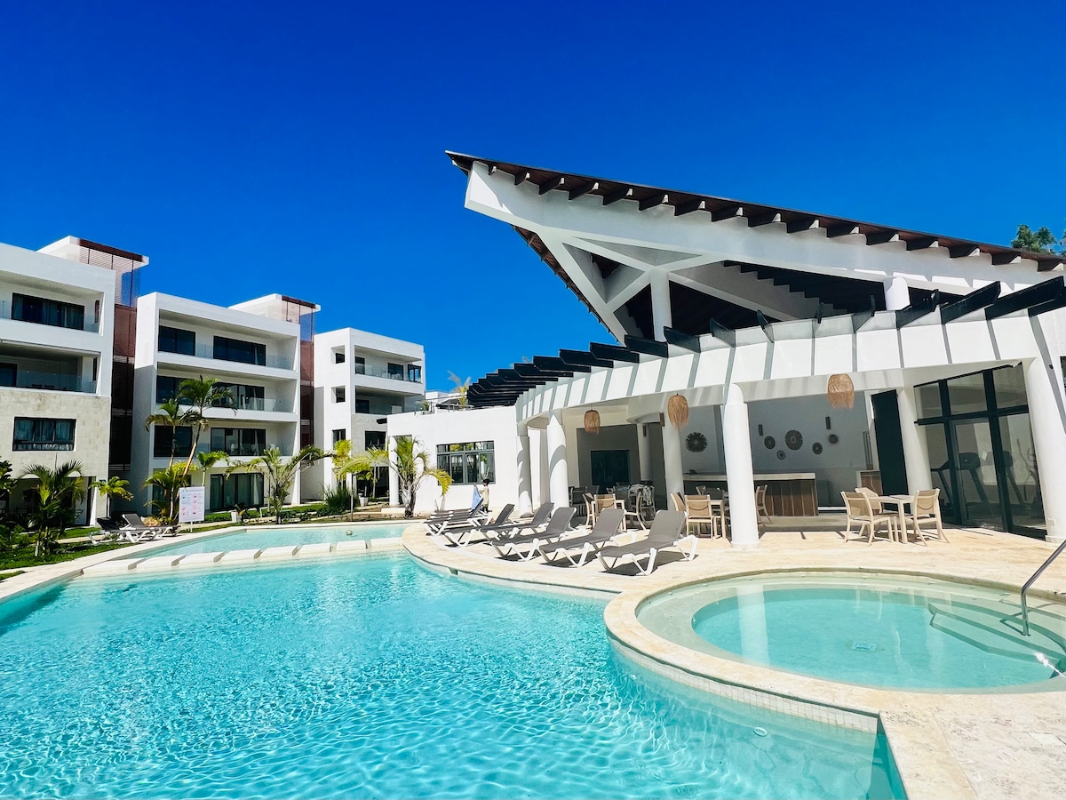 Sun, Sand & Style: Chic Beachfront apt w/ Terrace