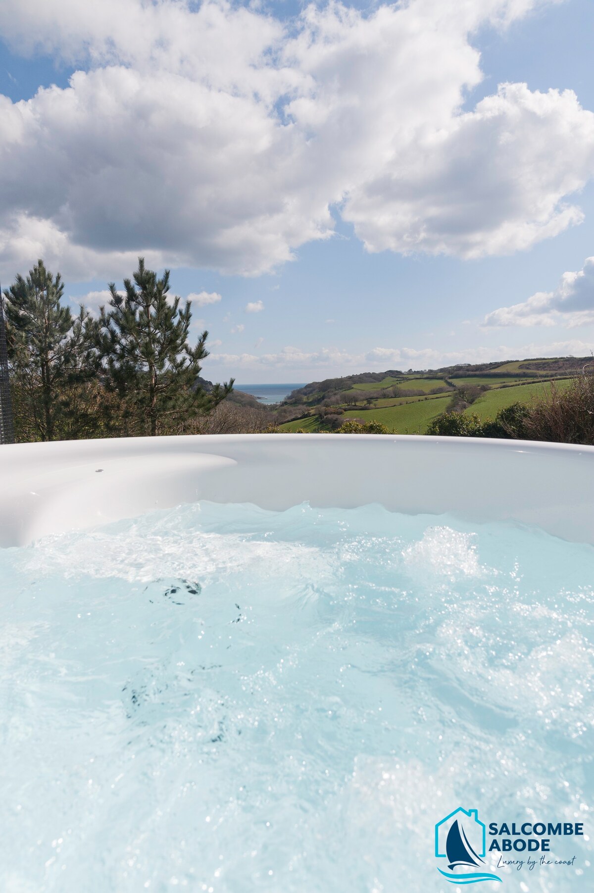 Stunning 5 bed house near Salcombe with hot tub