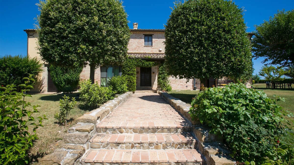 位于科罗纳尔多（ Corinaldo ）的「Casa di Giacinta」农舍，带泳池