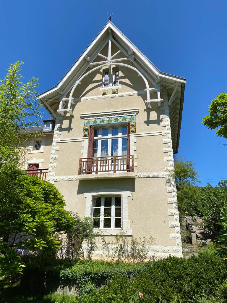 Maison familiale avec joli parc