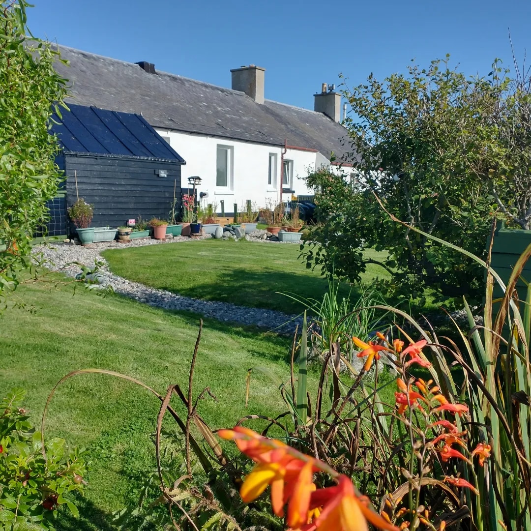 Cosy cottage with garden & bike store on Heb Way