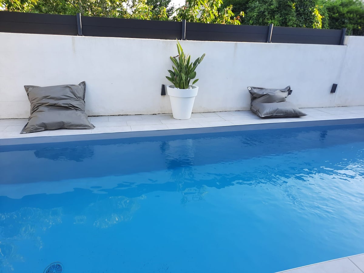 Villa Couta ch Moderne avec piscine