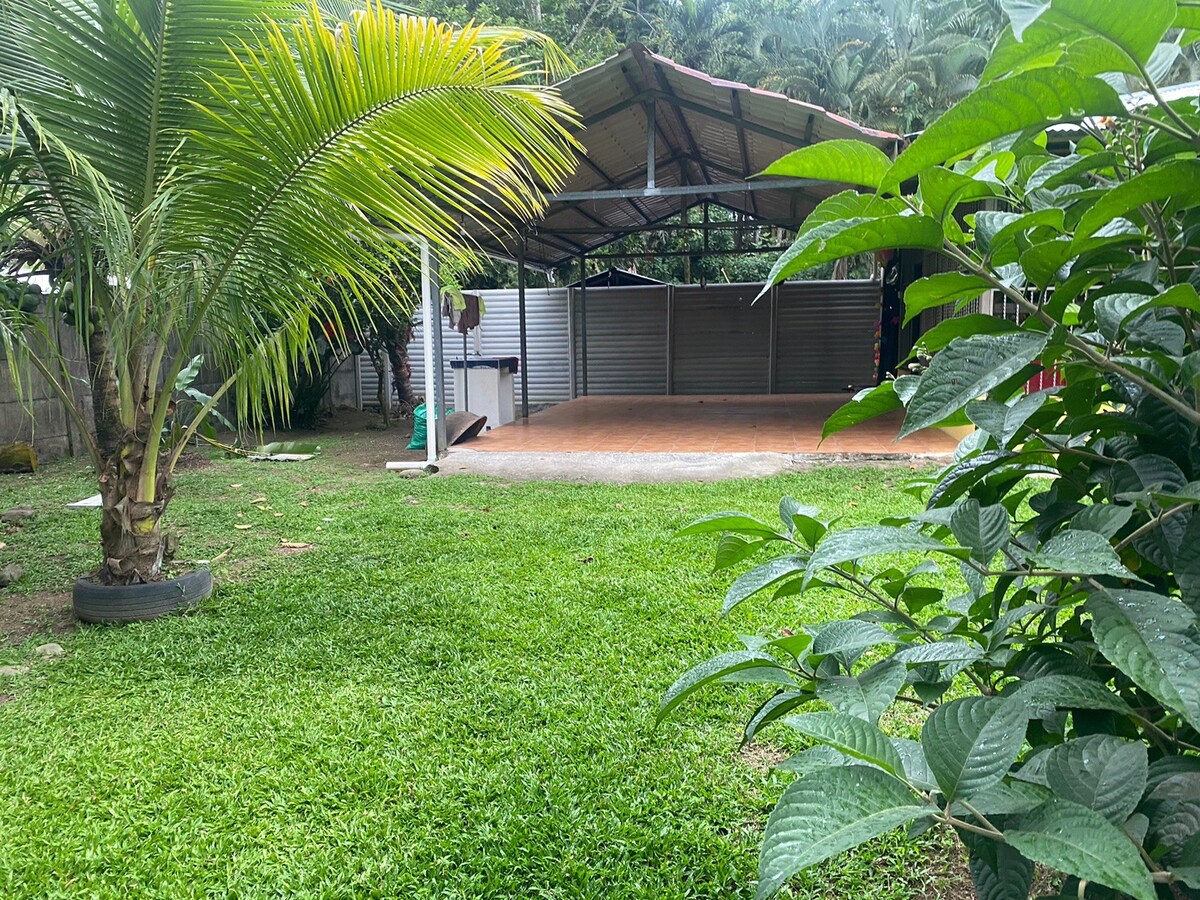 Casa privada con parqueo interno