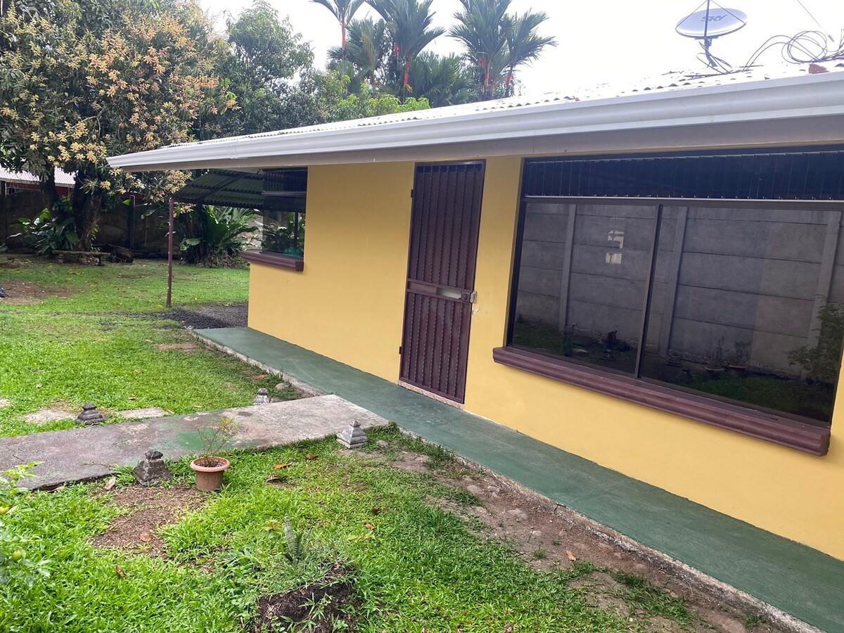 Casa privada con parqueo interno