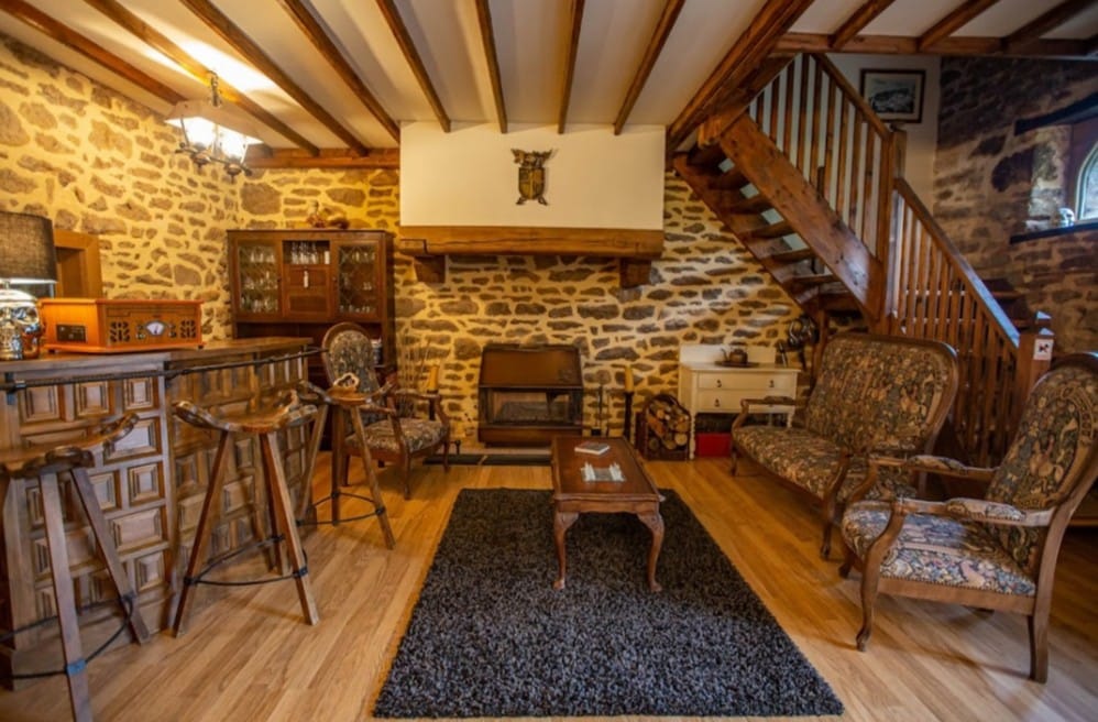 Medieval/modern 4 bedroom/ 5 bed holiday home