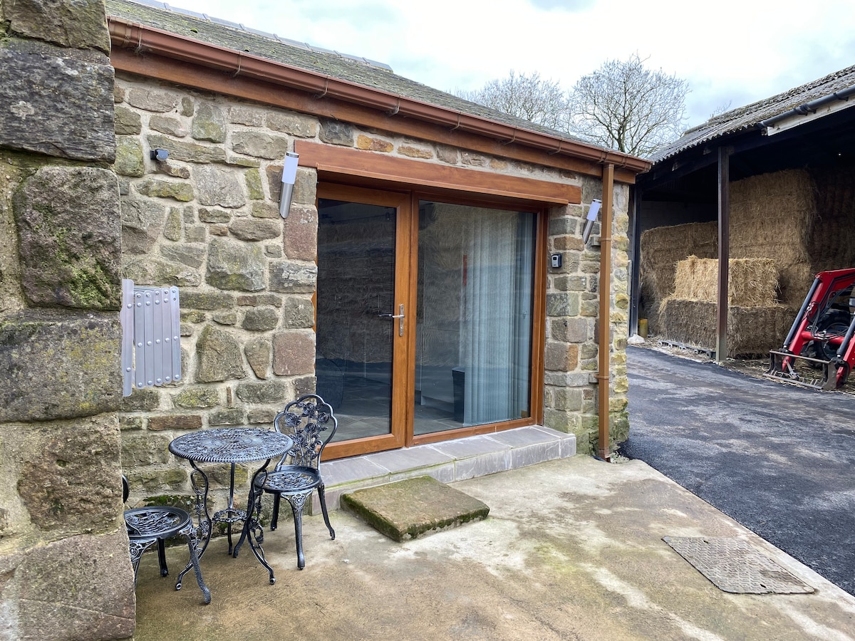 Horseshoe Cottage set on Pear Tree Farm