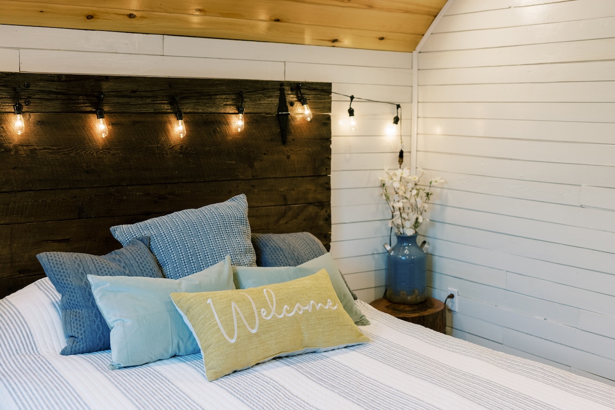 Bear Lodge Loft | Cozy Getaway