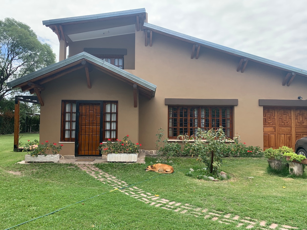 Hermosa casa quinta. Tranquilidad en plena ciudad.