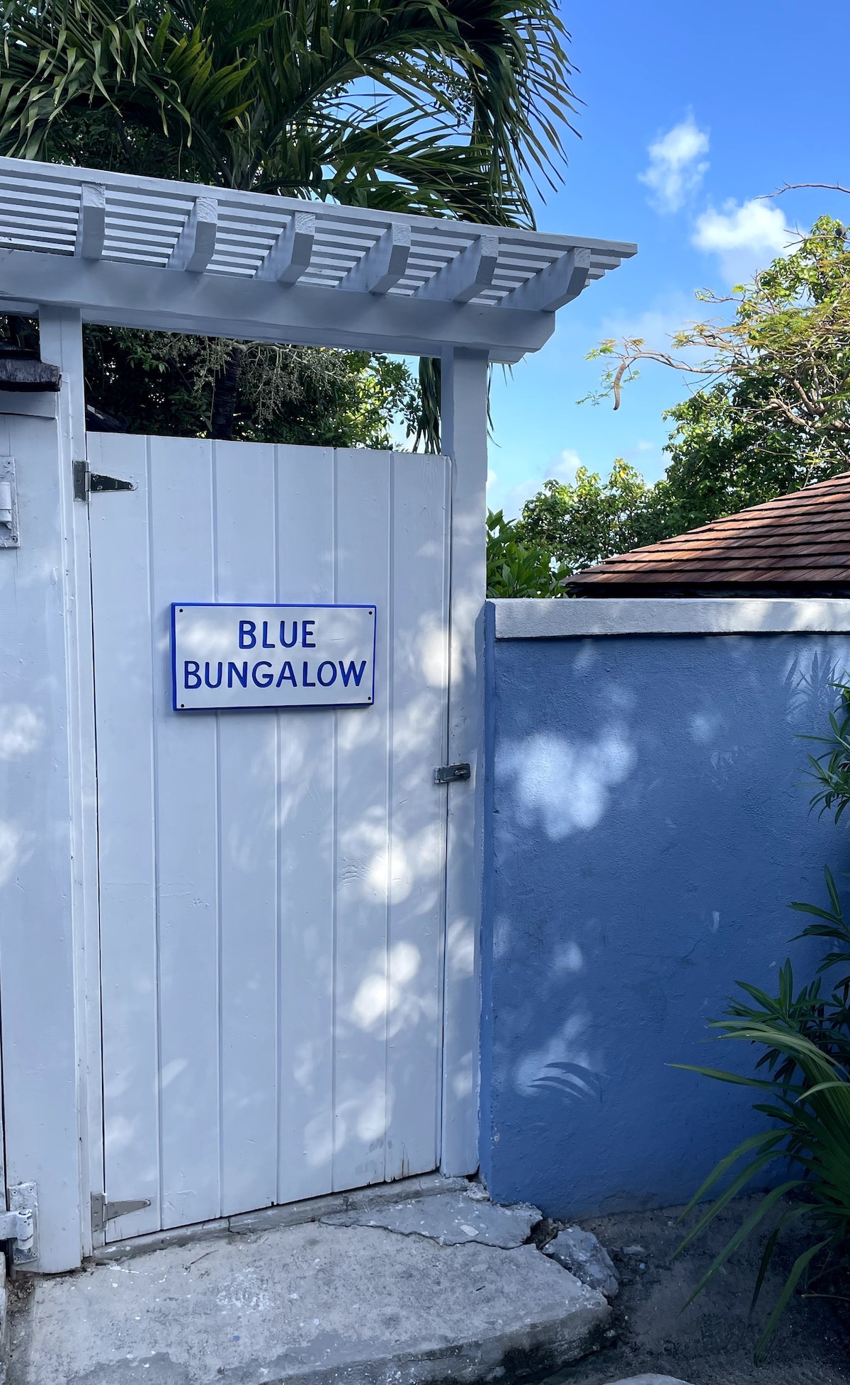 The Blue Bungalow: A cottage on the water!