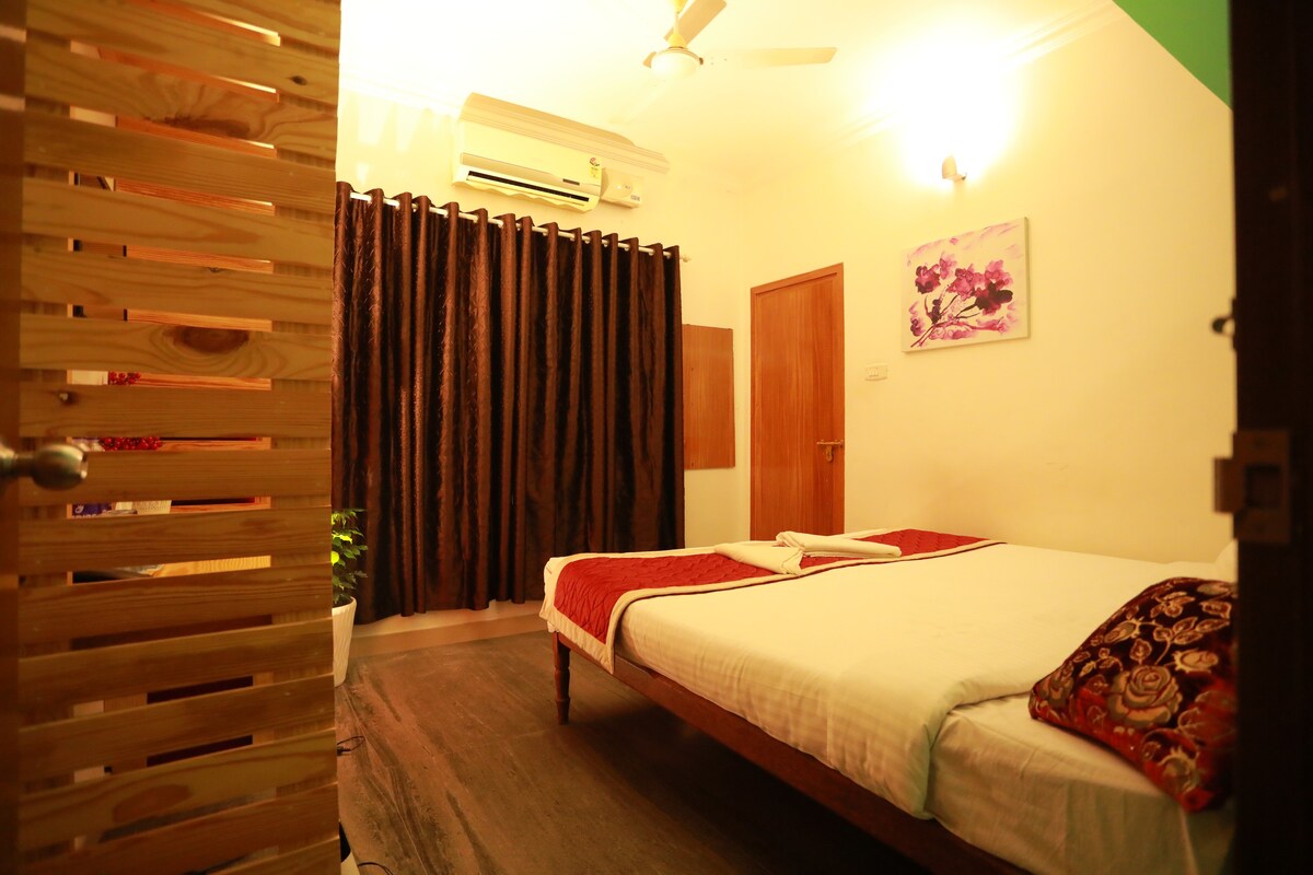 The WAVES Fortkochi - Premium room