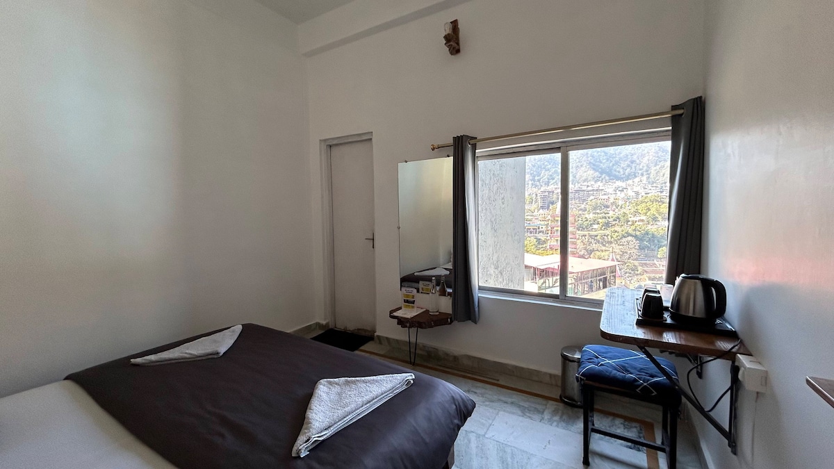 Ganga View Standard Non-AC Room at Neelkanth Road