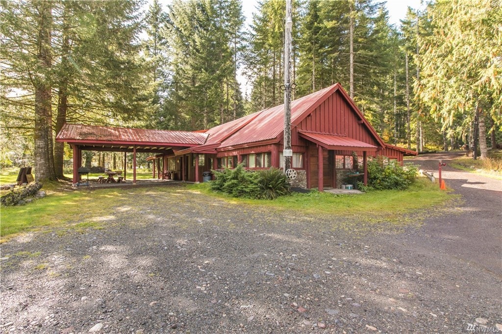 Front Lodge - Rainier Lodge