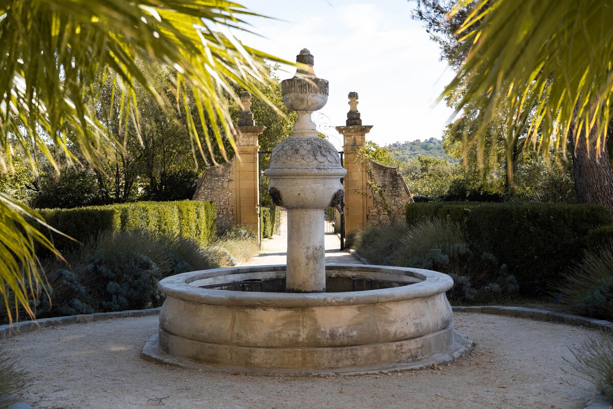 Mésange au Château room