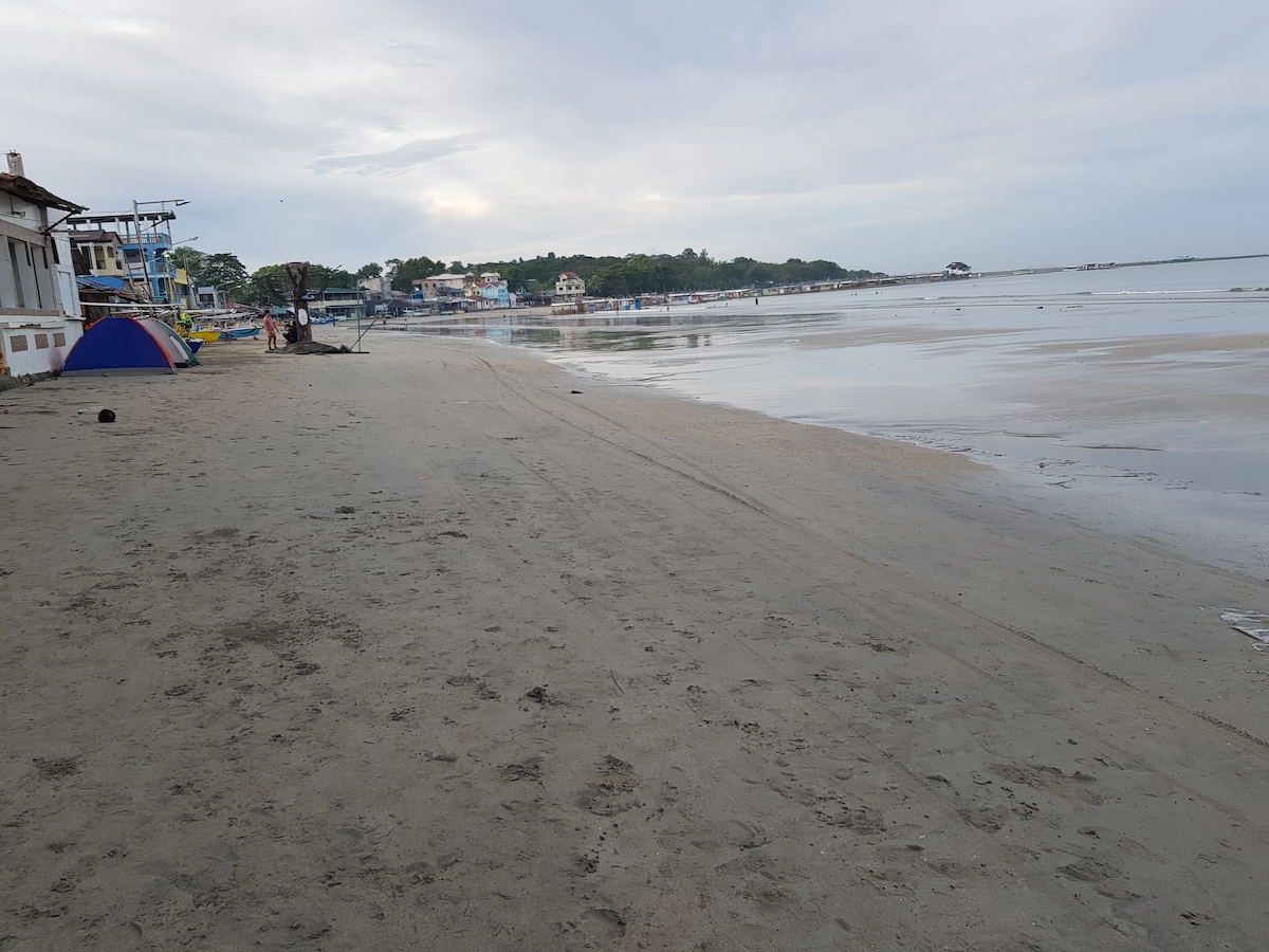 可爱的单卧室公寓，带阳台和海景