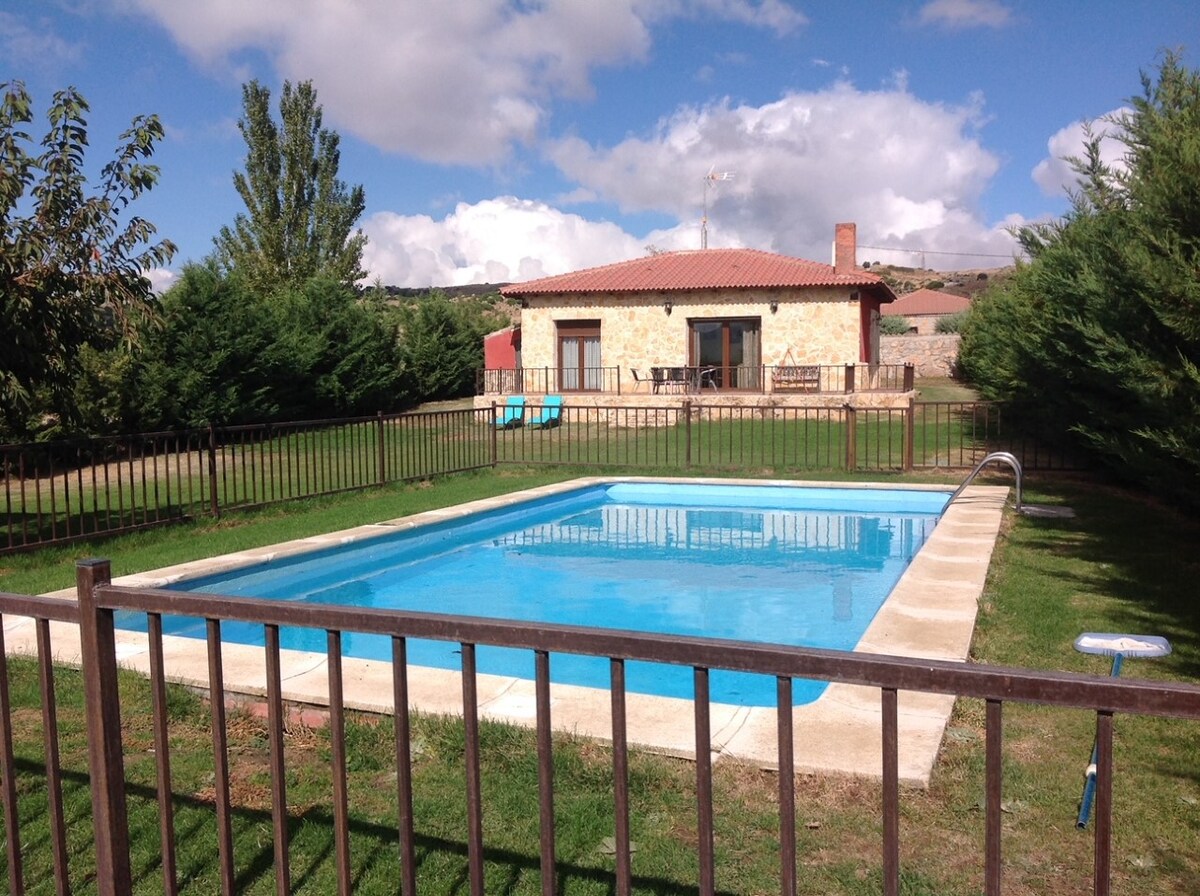 Nido con jacuzzi y piscina privada y 1.100m2