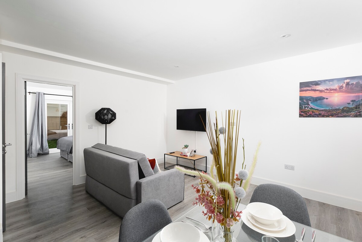Skyvillion -London Enfield Chase-1Bed with Parking