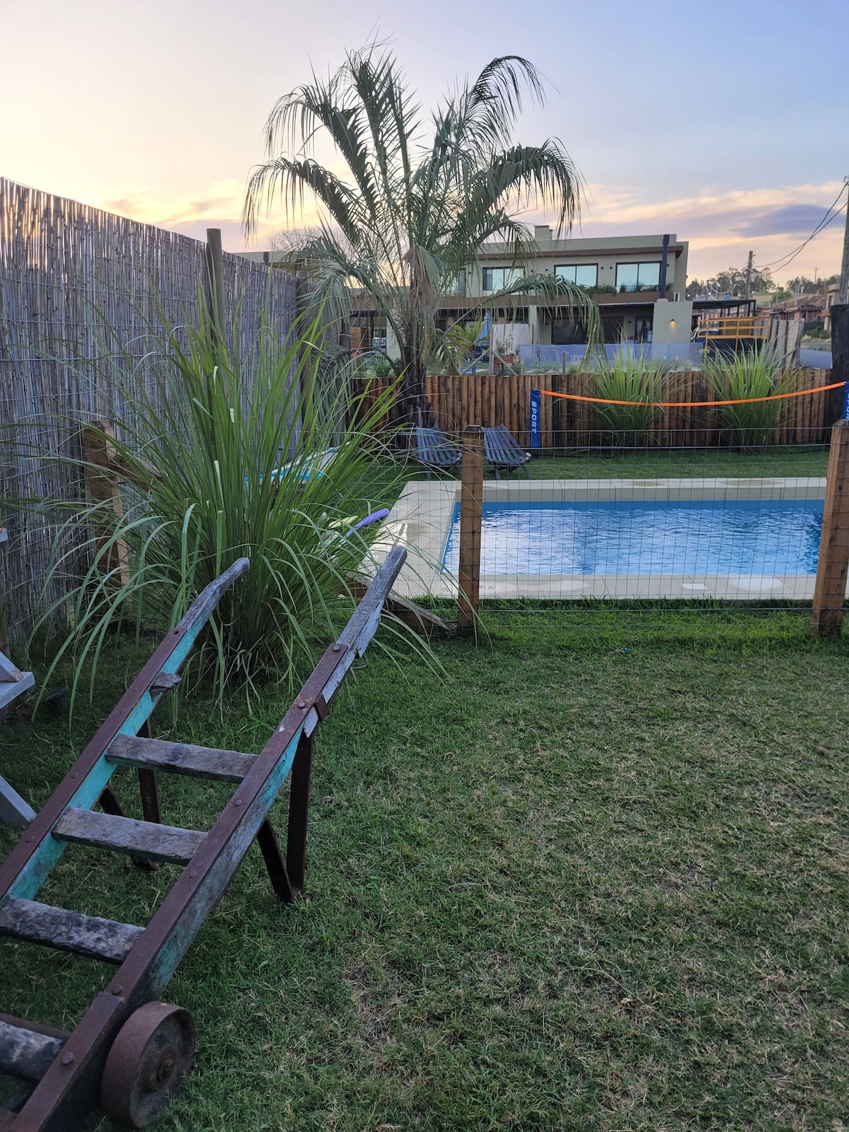 Casa con piscina en barrio privado La Tahona