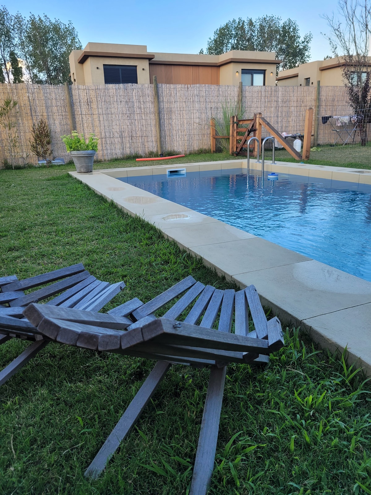 Casa con piscina en barrio privado La Tahona