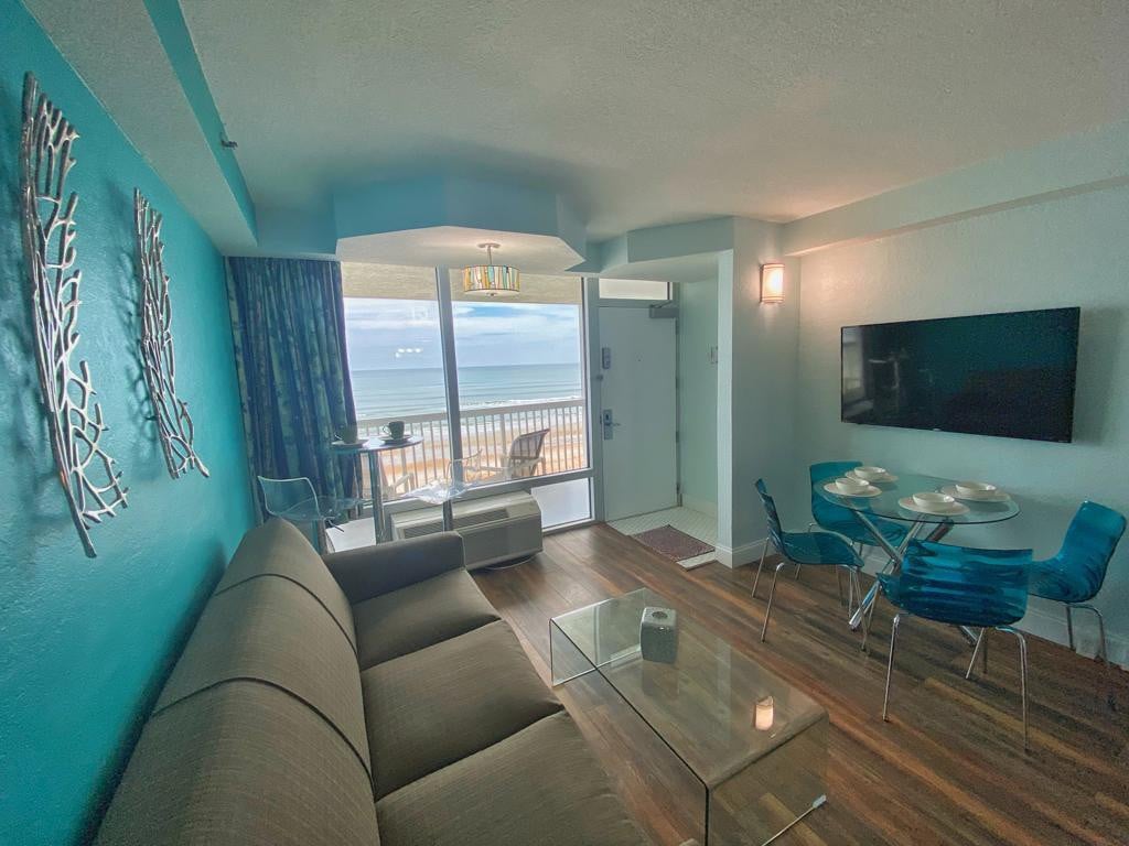 *NEW*Amazing Ocean Front Studio in Daytona Beach!