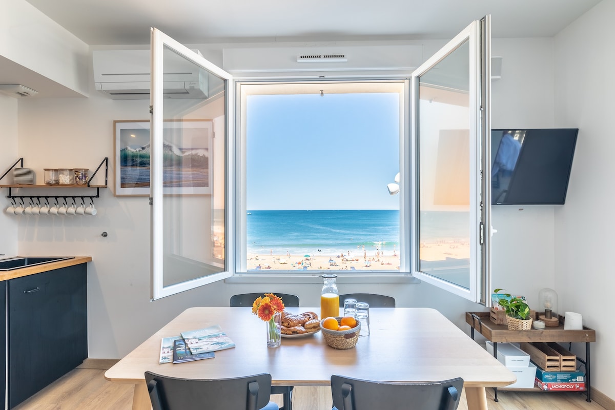 Beachfront stylish apartment w/ ocean view terrace