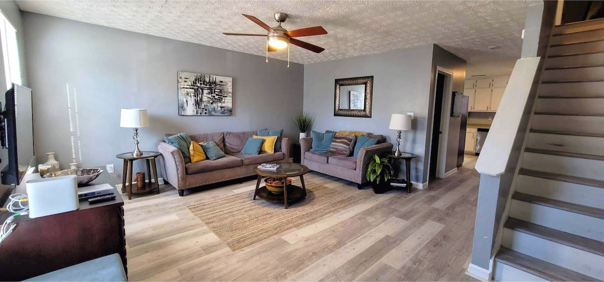 Cozy, modern townhome minutes away from Atlanta!