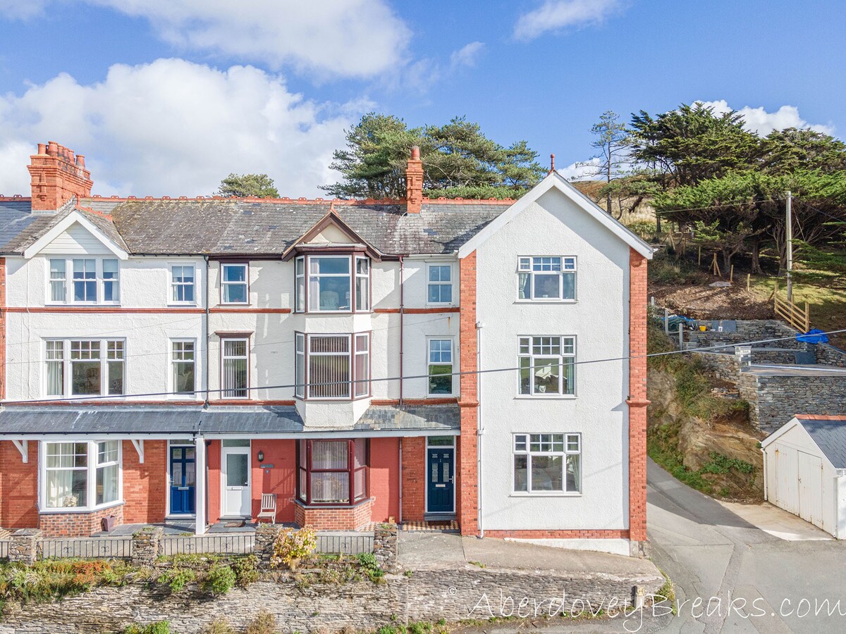 Trefeddian Terrace | Aberdovey | 5 Bed | Sleeps 8