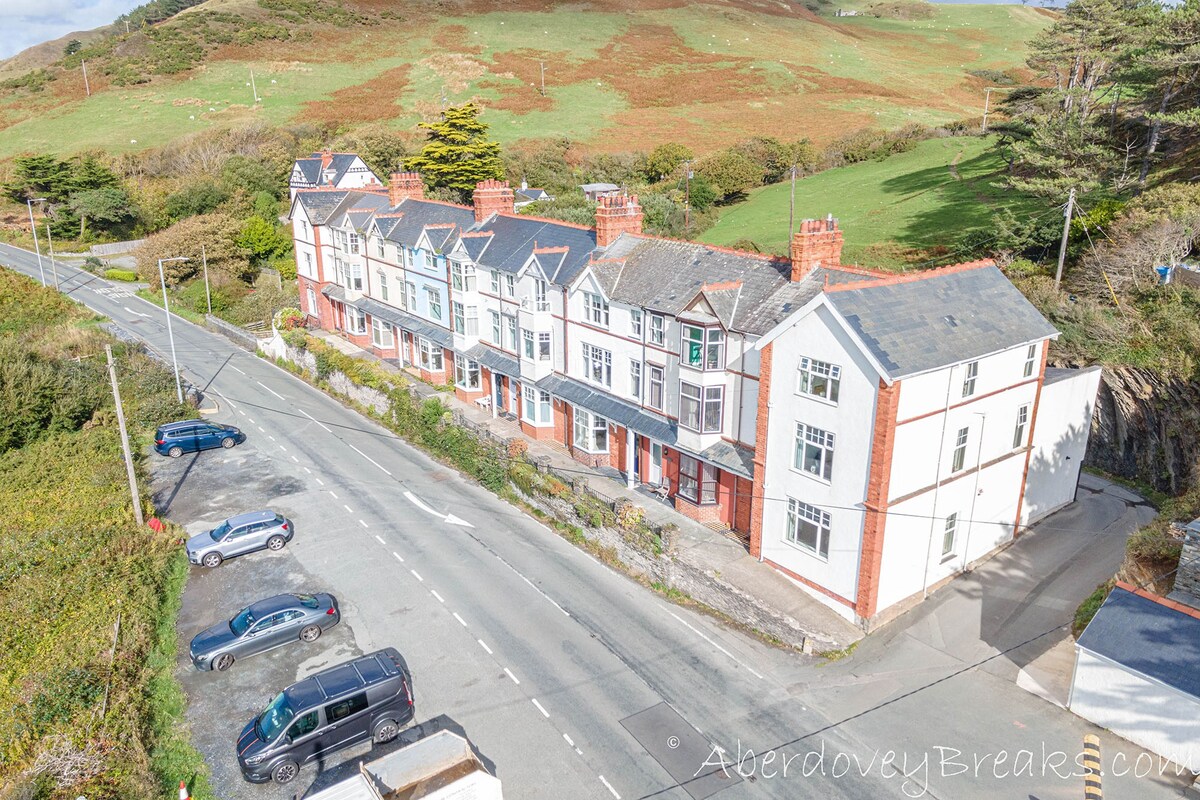 Trefeddian Terrace | Aberdovey | 5 Bed | Sleeps 8