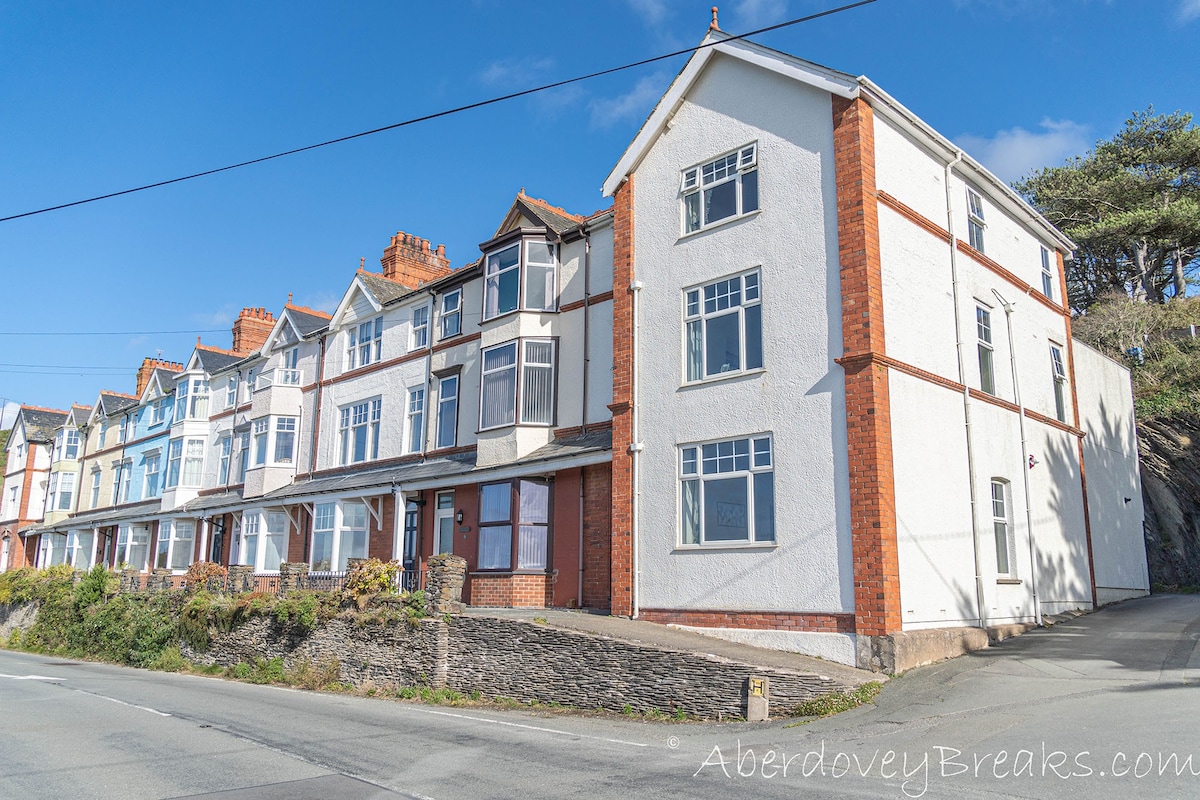 Trefeddian Terrace | Aberdovey | 5 Bed | Sleeps 8