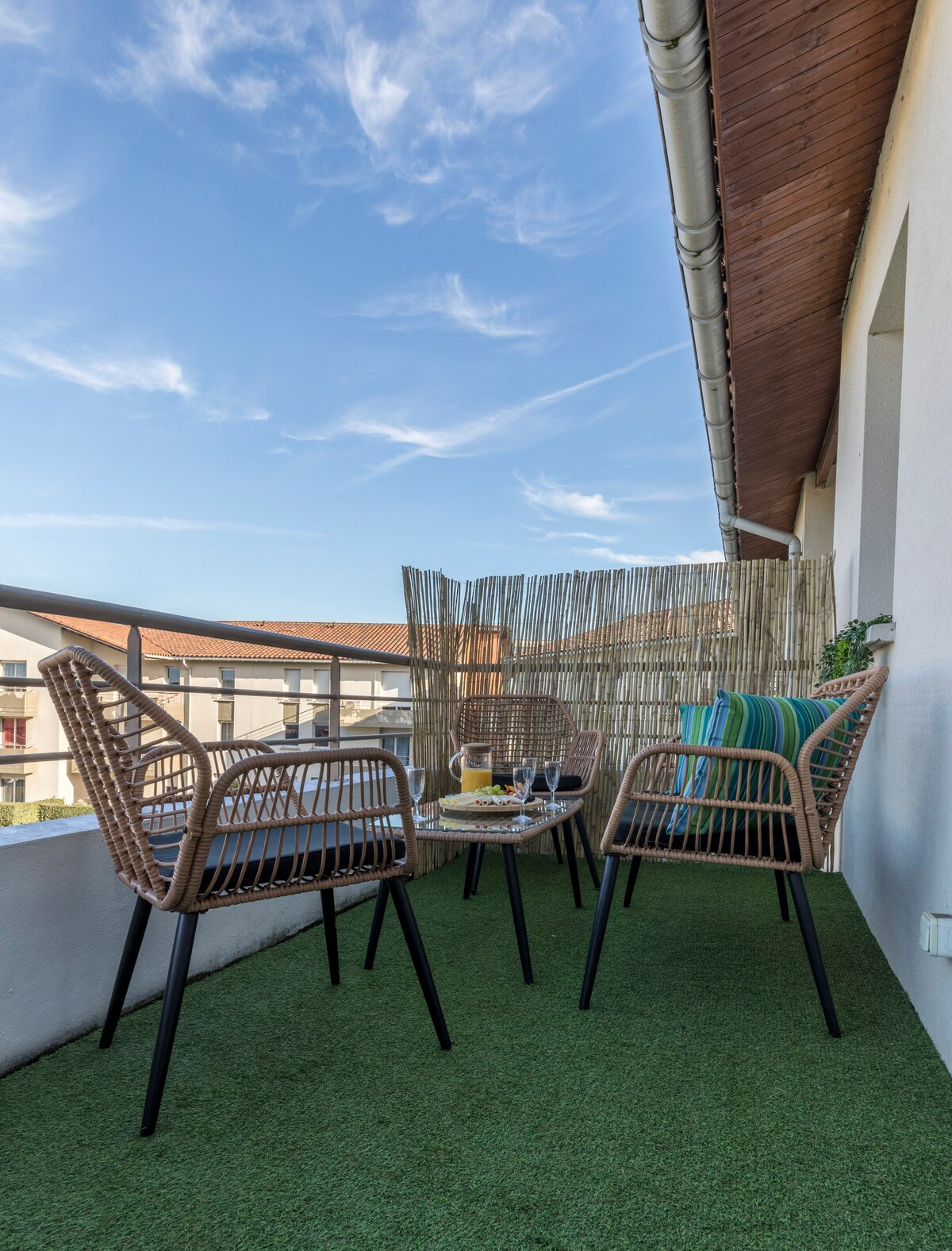 Toulouse-Airbus/Aéroport-Terrasse et Piscine/CALME