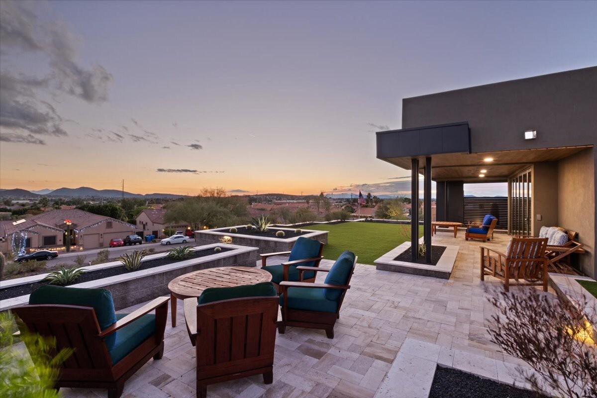 Luxe, Modern Home- Amazing Views