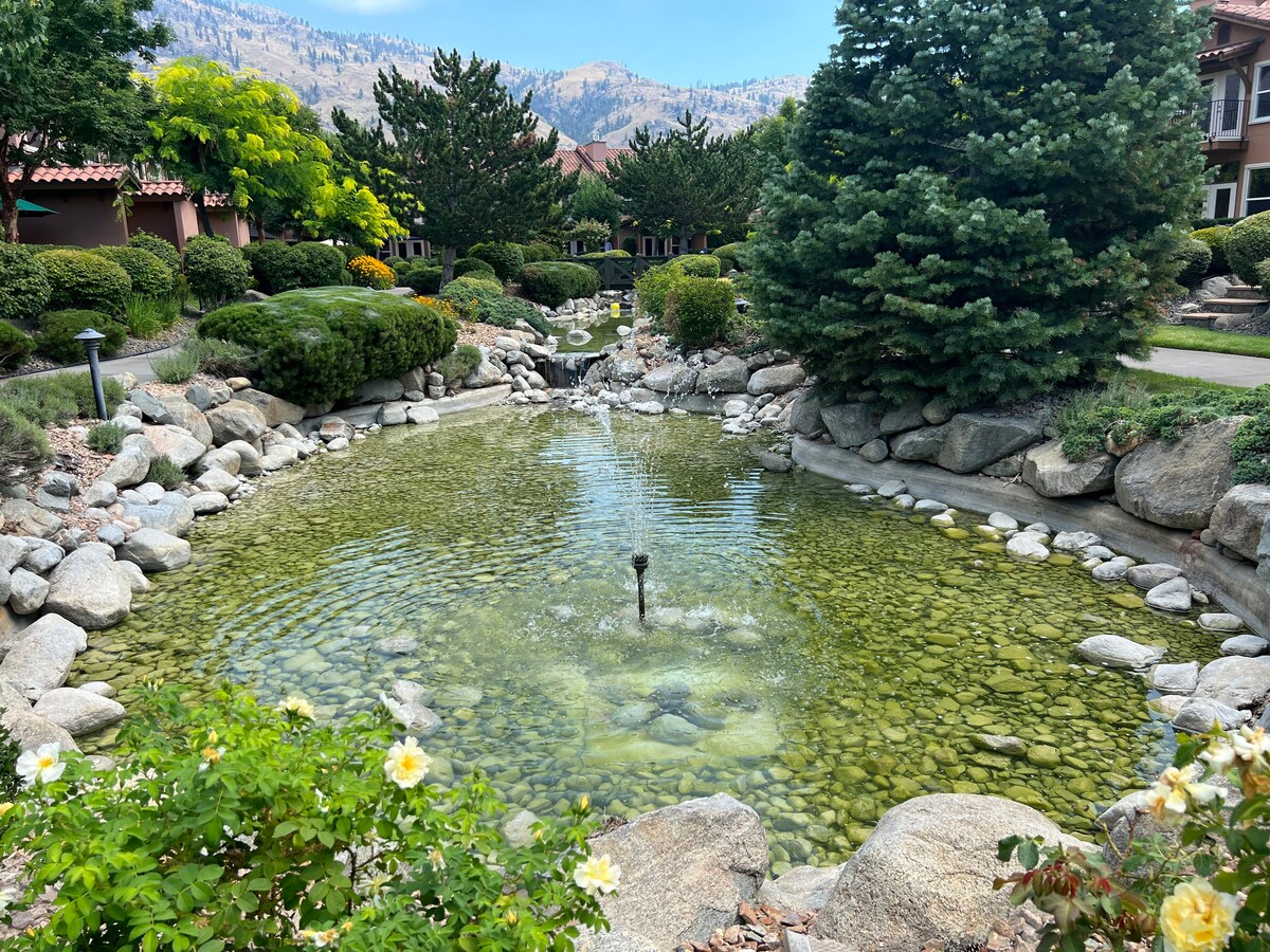 Poolside Paradise on Osoyoos Lake