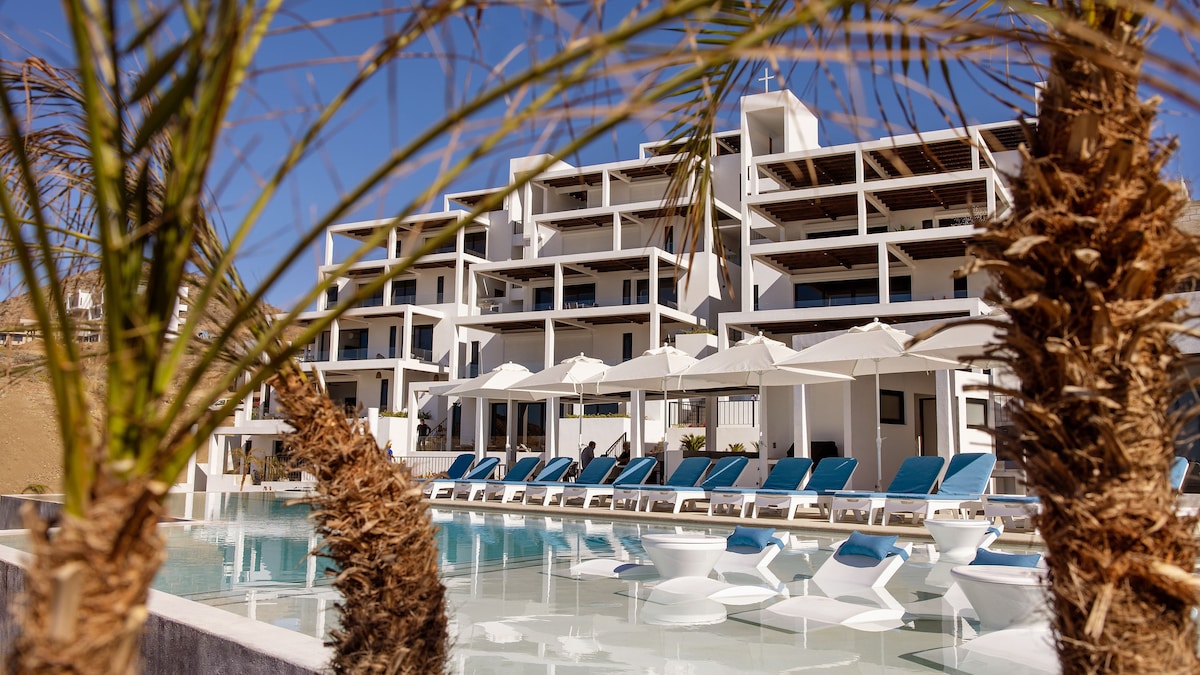 New Oceanfront Luxury Resort Condo in Cerritos