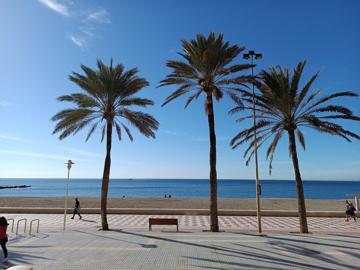 Estupendo piso renovado a 30 metros de la playa