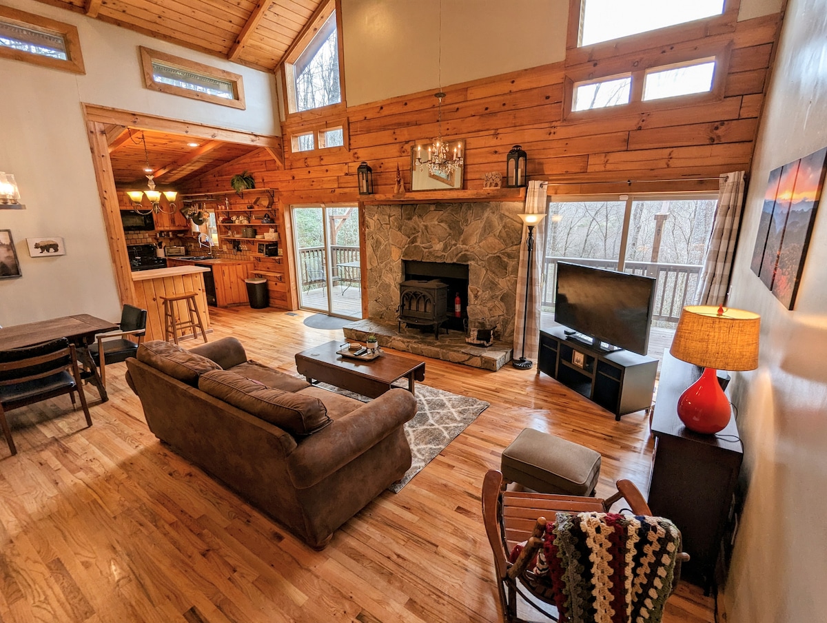 Cozy Cabin 2BR+Loft Near App State & Ski Resorts