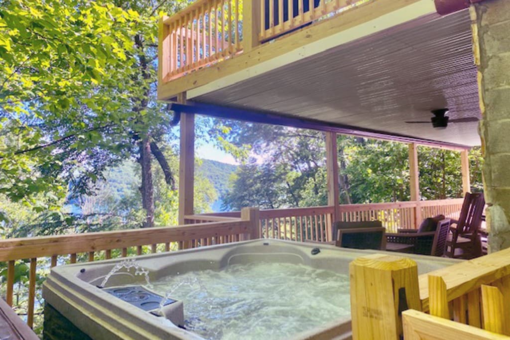 Ridgetop湖景度假屋-南塔哈拉湖（ Lake Nantahala ）上的4卧室小木屋，带私人露台