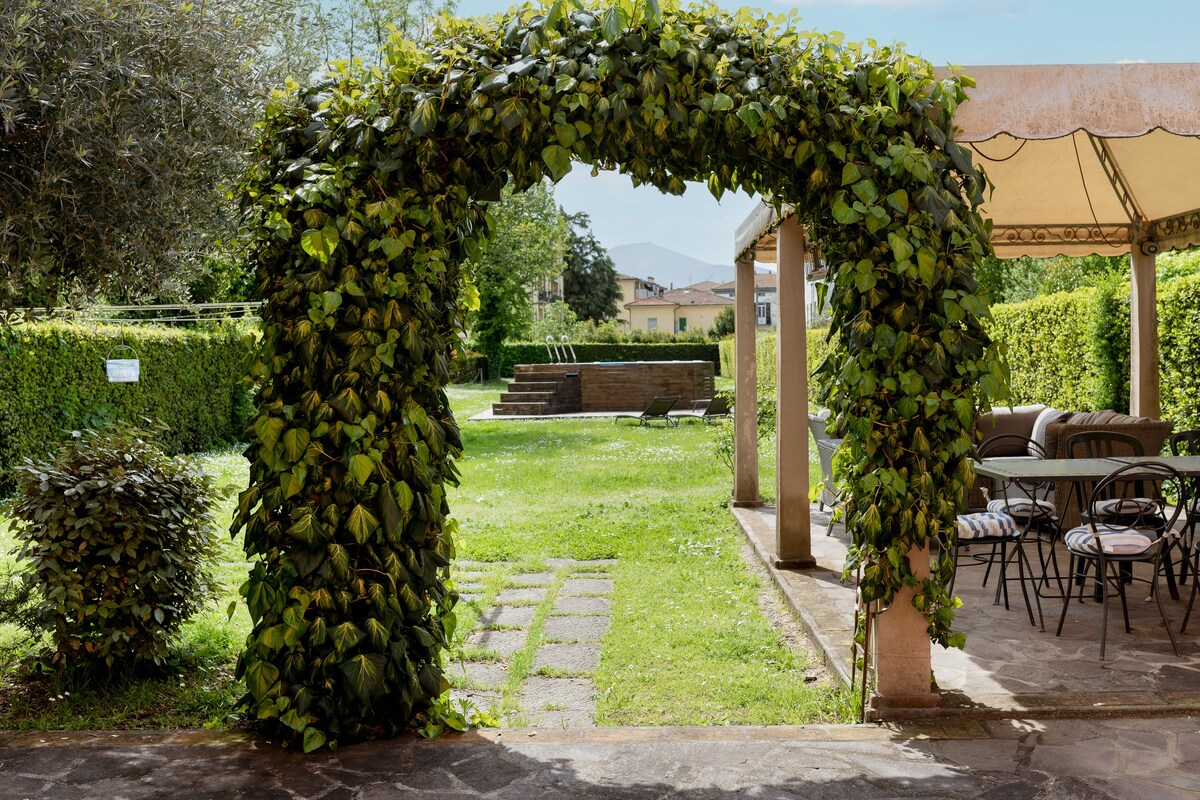 Antico Borgo Lucca, Jacuzzi e Piscina Privata