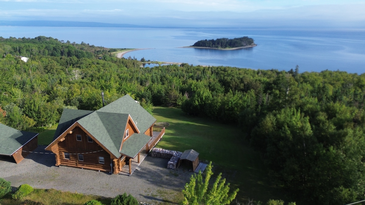 Privacy @ Bras d 'Or Lake Eagle House Chalet