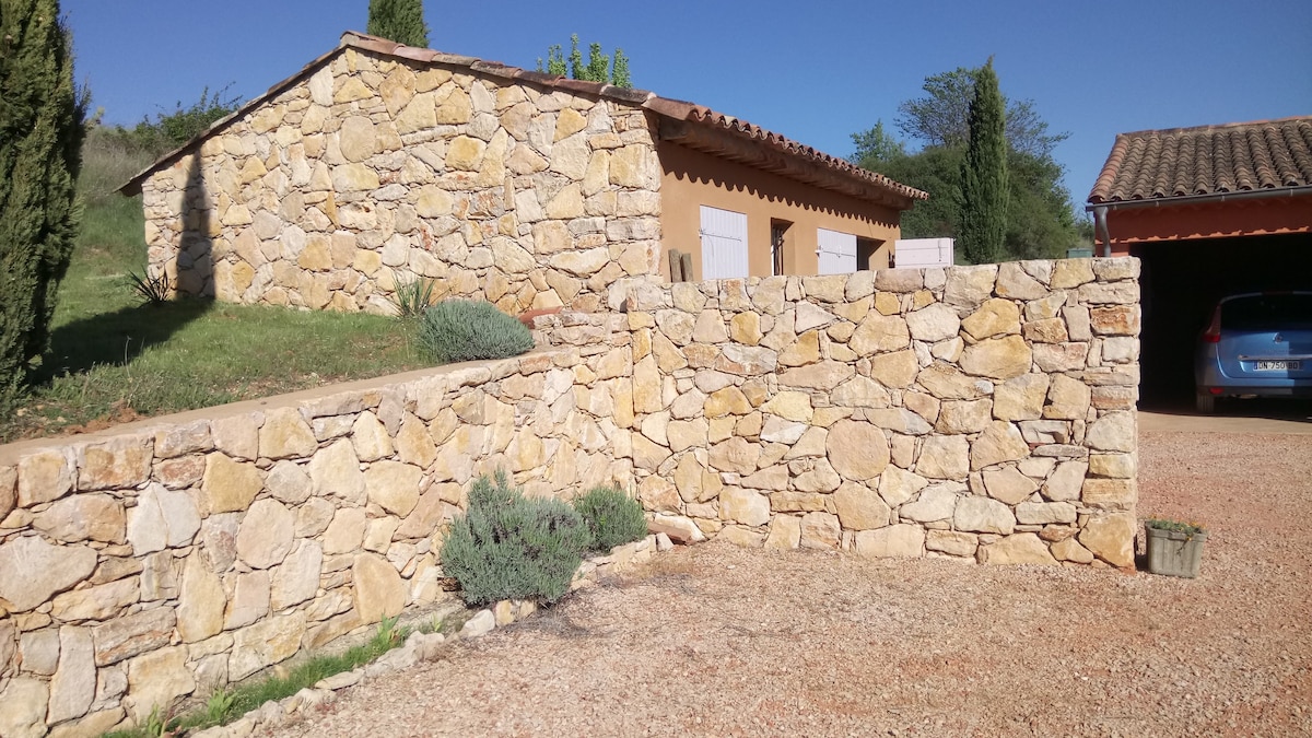 Maison familiale entourée de vignes