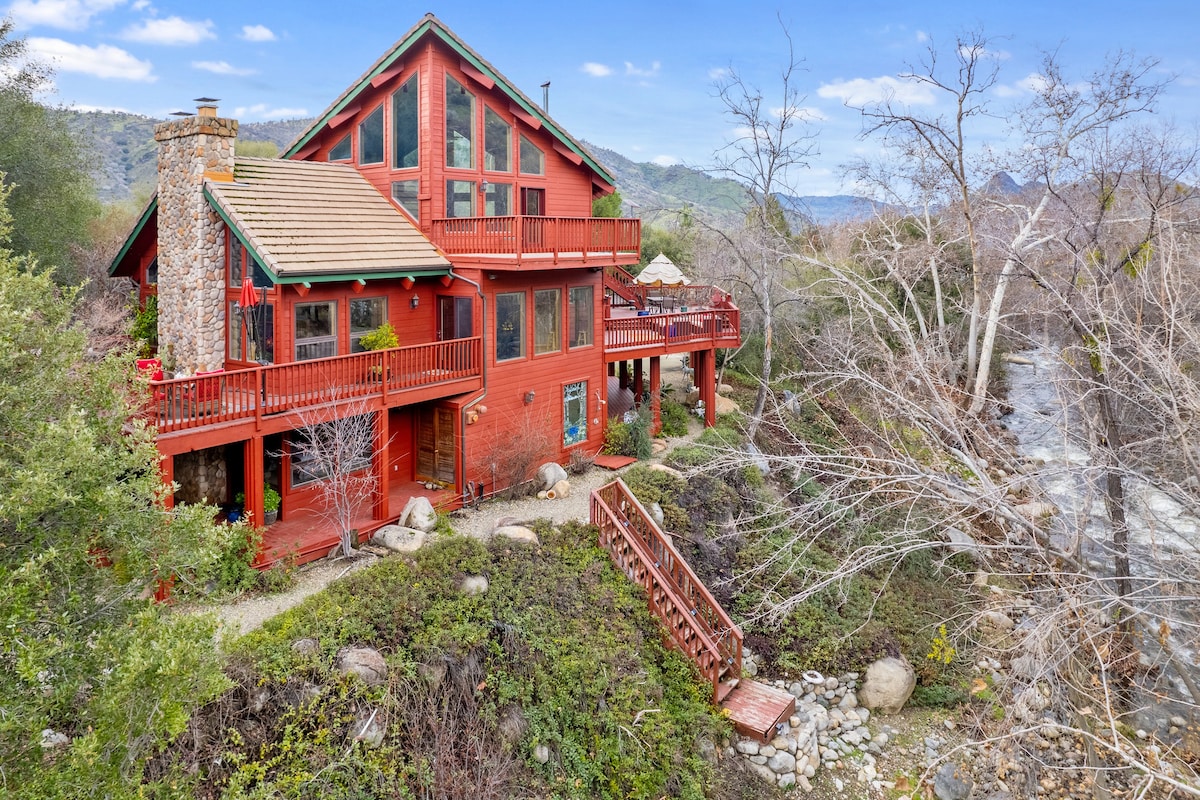 Sequoia Park Chalet ~ River Front ~ Hot Tub