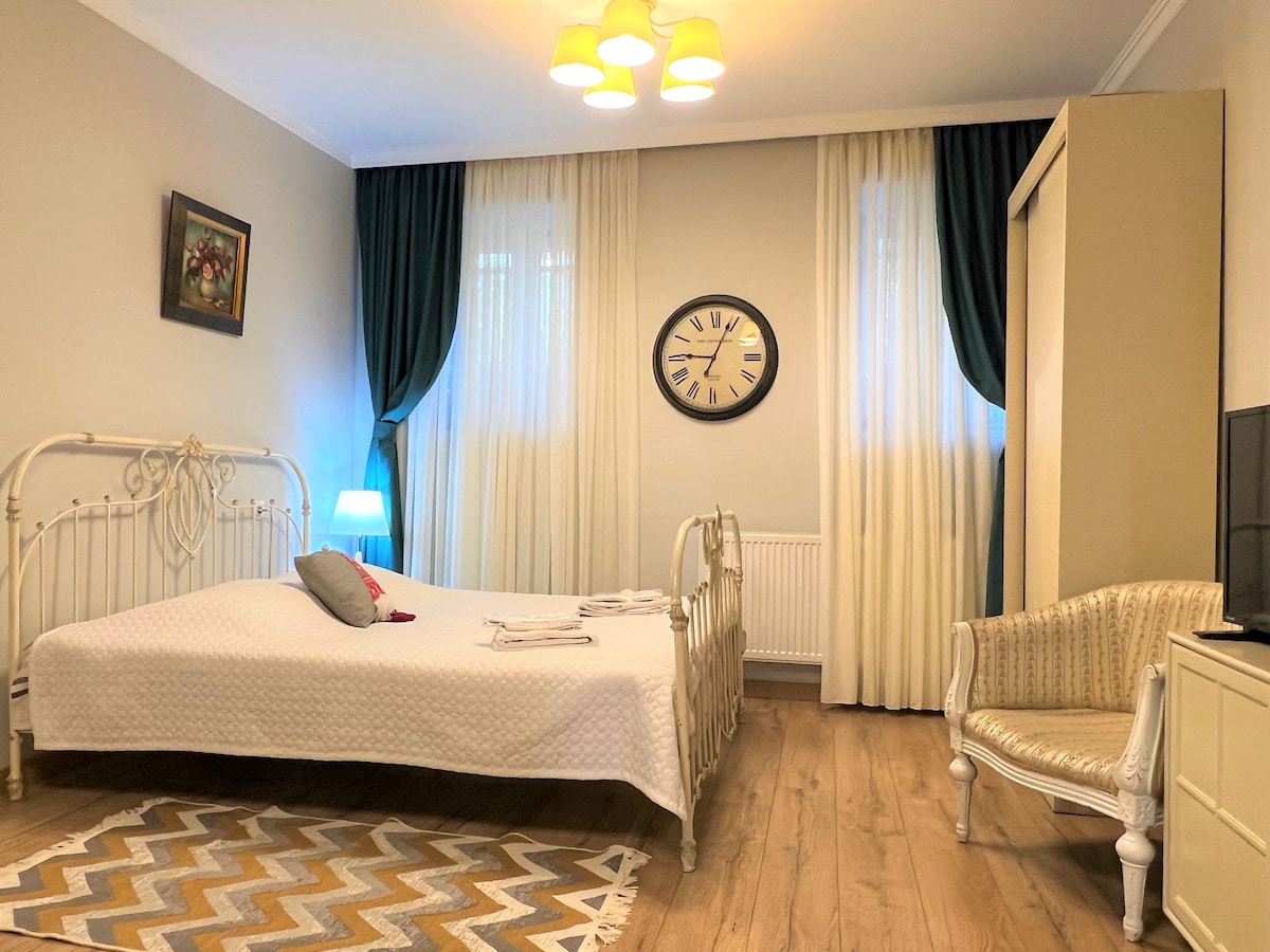 Apartment Near Central Station in old Tbilisi