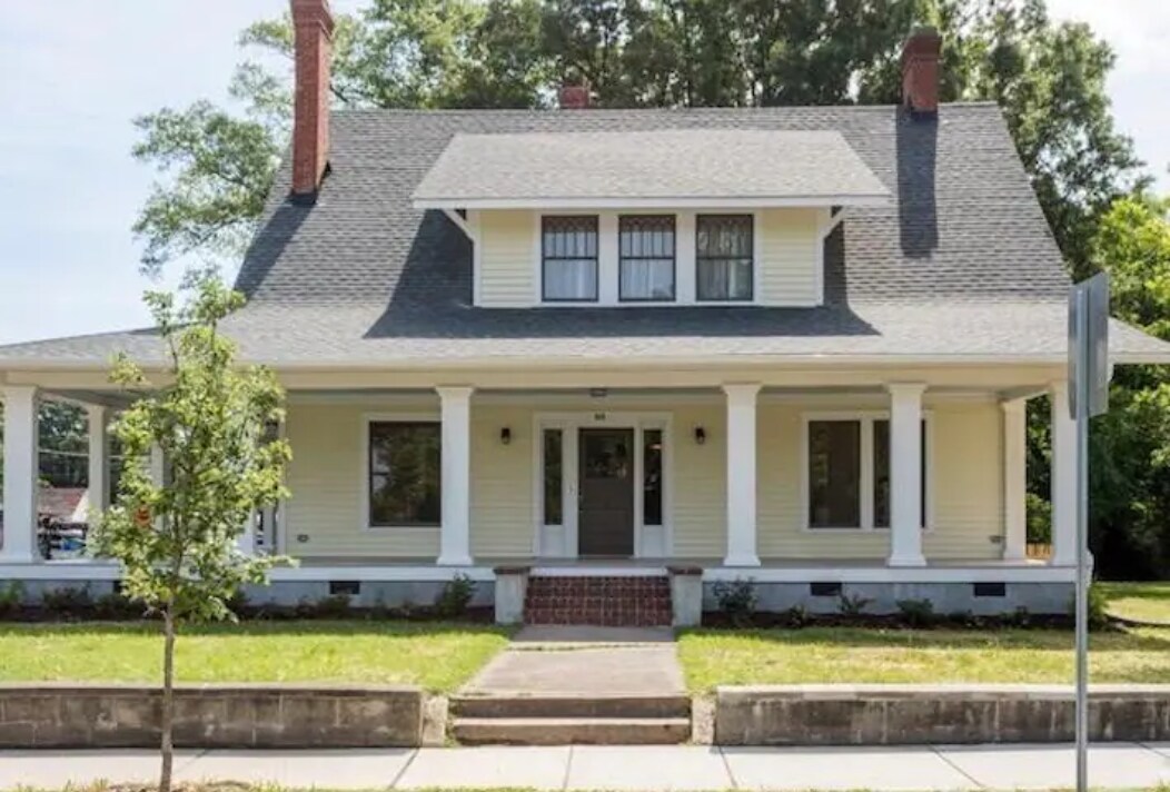 Historic Bungalow near Duke and 1 mi to Downtown