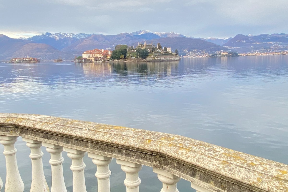 Family Apartment lake view in the centre of Stresa